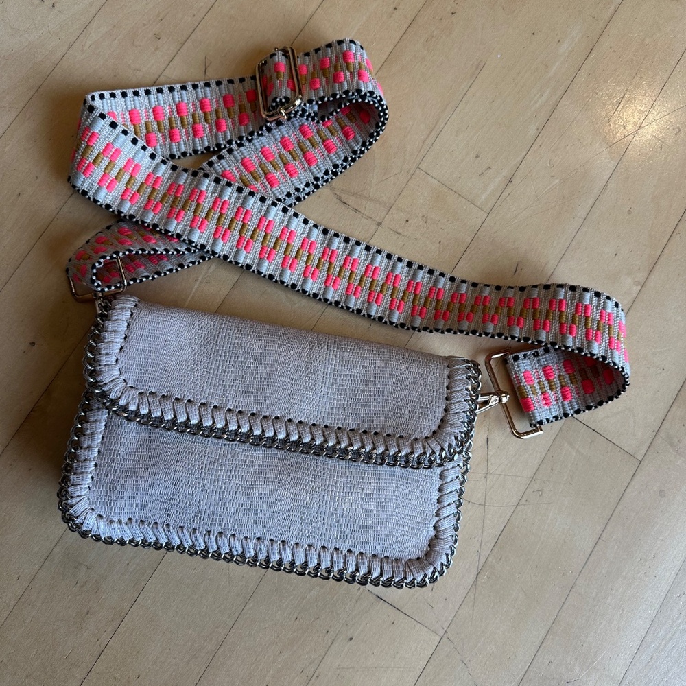 Sondra Roberts Squared beige silver shimmer crossbody/clutch, L1047 - Picture 2 of 10